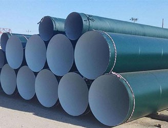 環氧樹脂防腐鋼管是采用由環氧樹脂為主劑的一種雙組分、高固體分的涂料，在鋼管表面上由玻璃布作為加強涂敷而成的防腐。環氧樹脂防腐層分為普通級防腐、加強級防腐（一布三油）、特加強級防腐（兩布四油）。特性及應